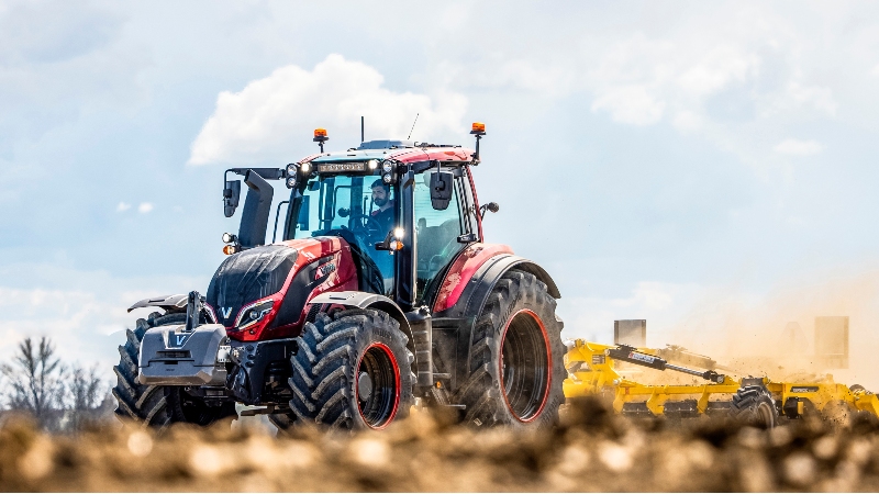 VALTRA T215 Direct  mit Frontkraftheber