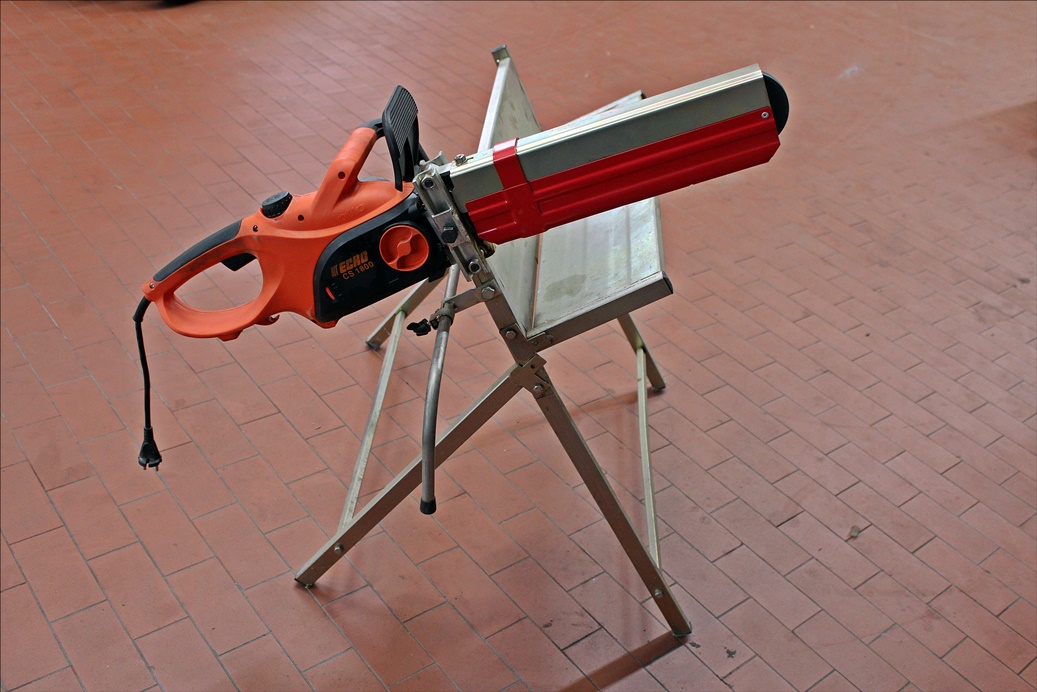 Echo CS1800 Motorsäge mit Sägebock/ Holzsägehilfe