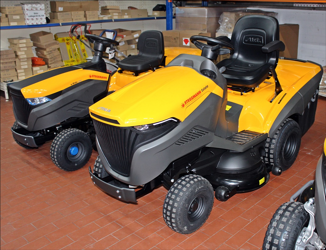 Stiga Rasentraktor Estate 9102 W 