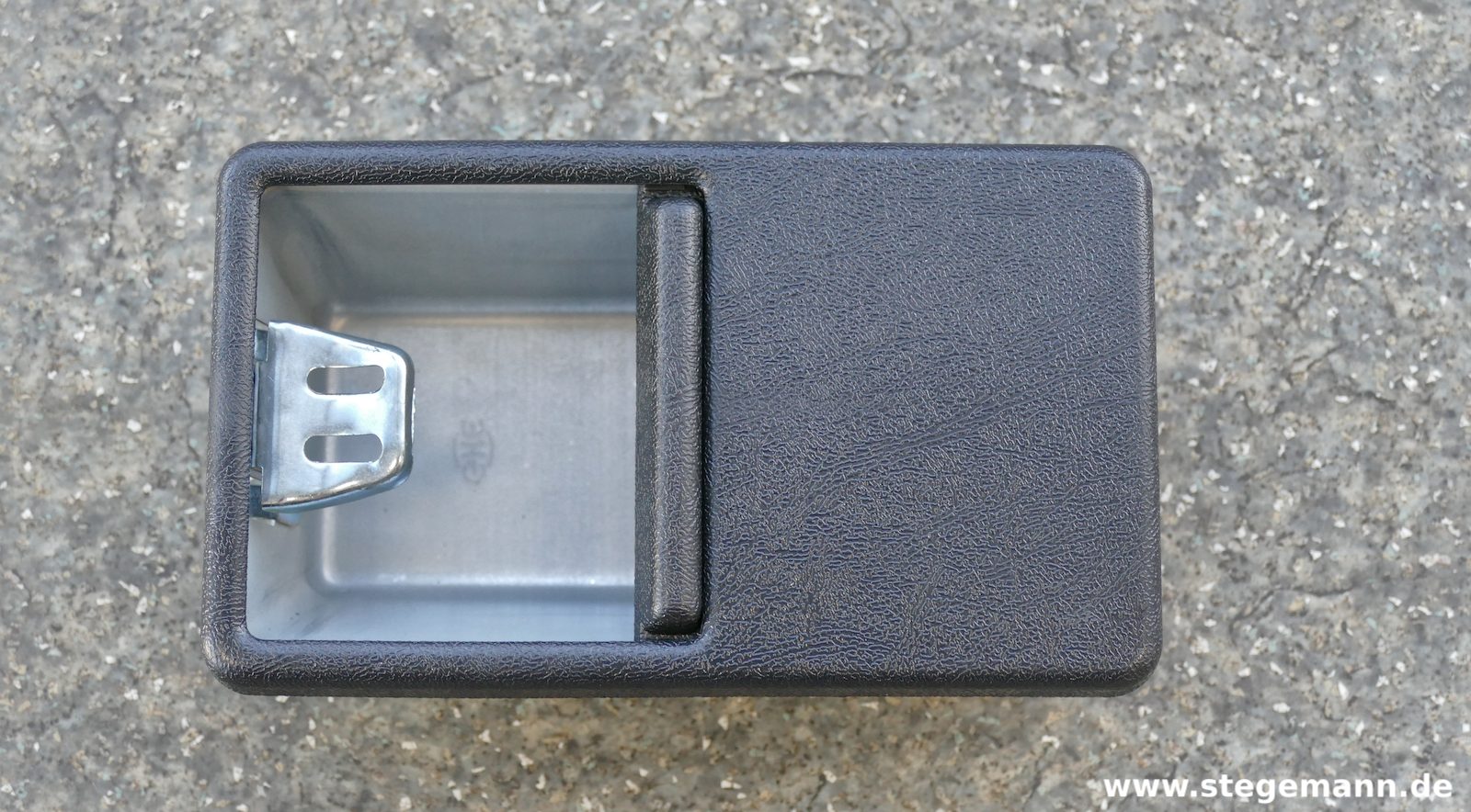 Valtra V32746600 Aschenbecher