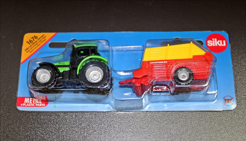 Ladewagen Boss Alpin mit Deutz Traktor