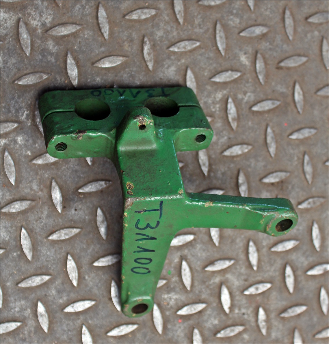 JOHN DEERE T31100 HALTESTÜCK